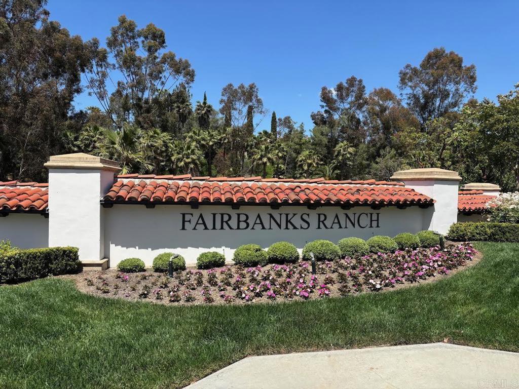 6039 Calle Camposeco