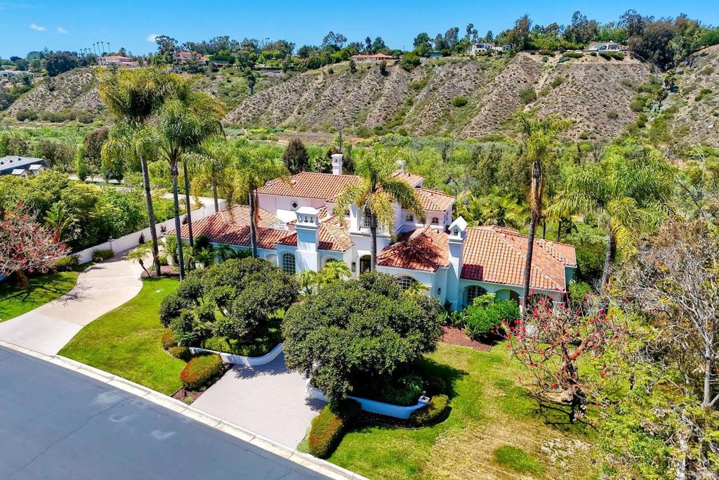 6039 Calle Camposeco