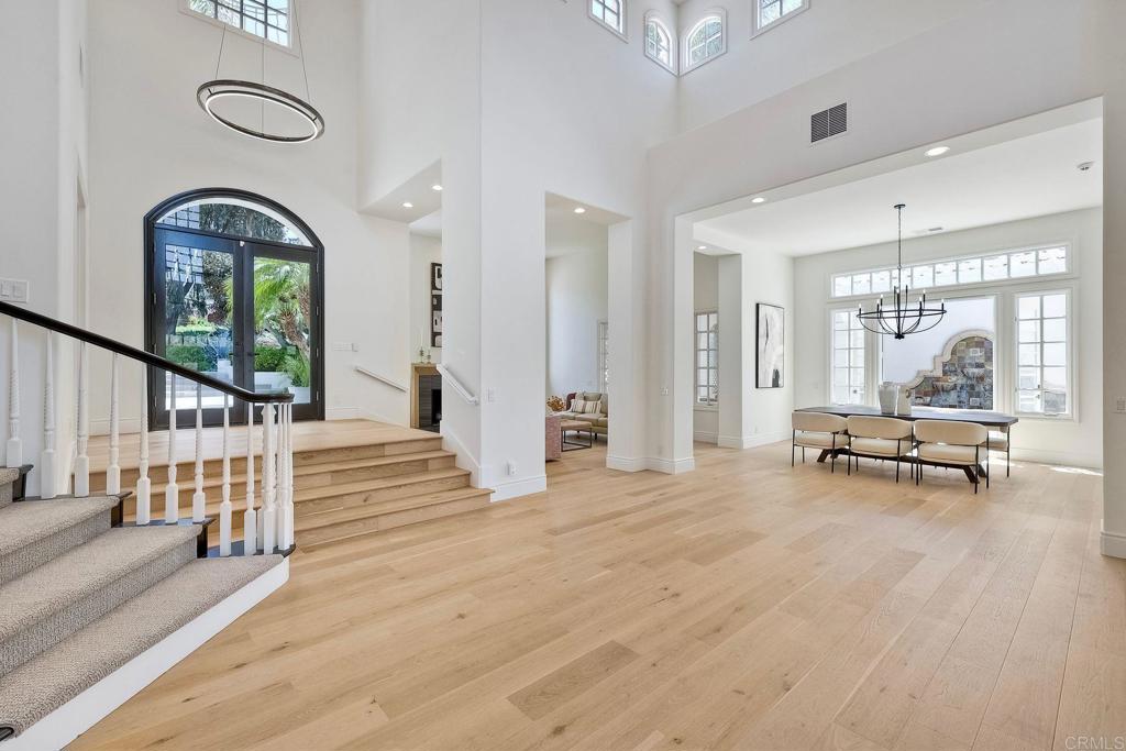 6039 Calle Camposeco