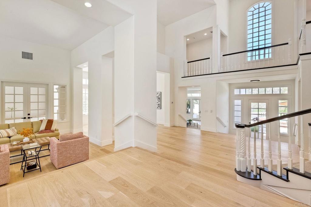 6039 Calle Camposeco