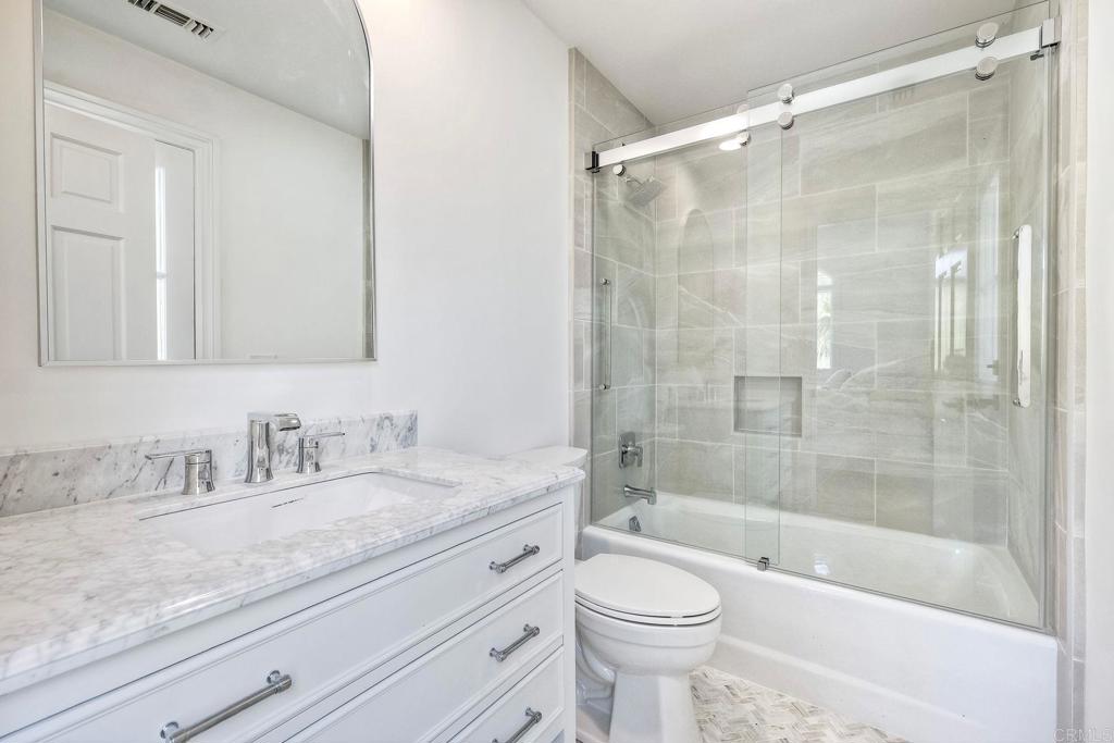 6039 Calle Camposeco