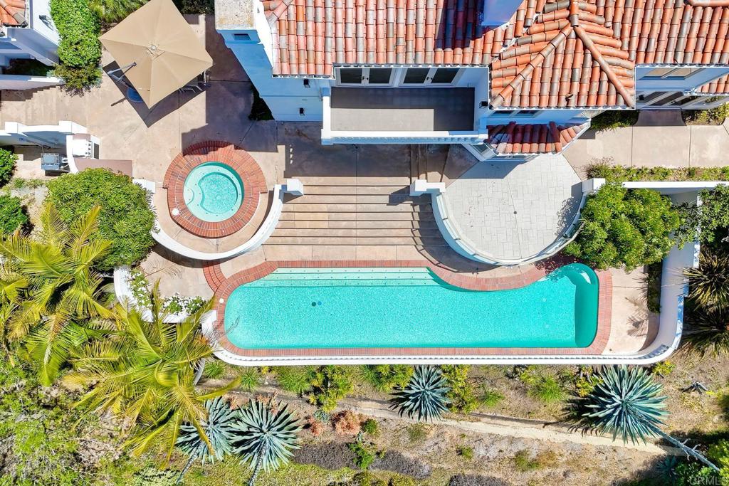 6039 Calle Camposeco