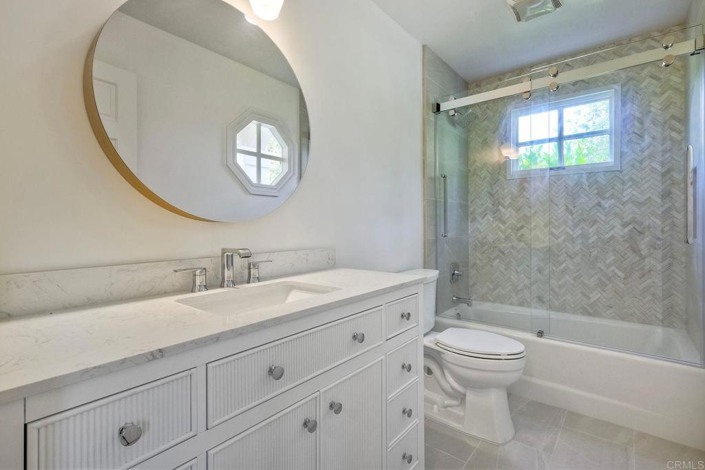 6039 Calle Camposeco