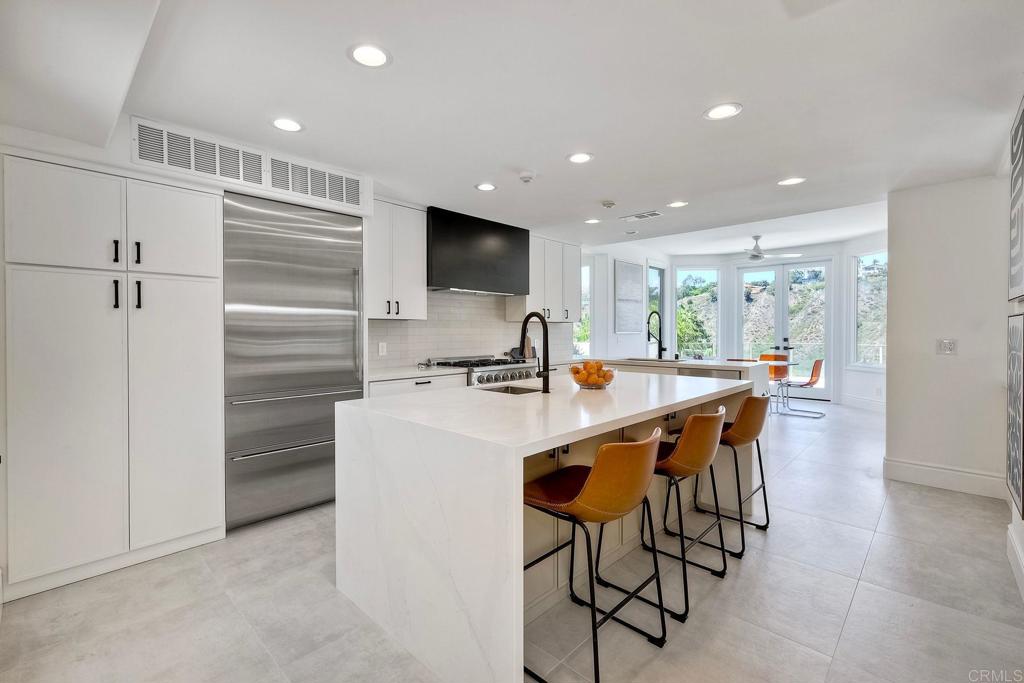 6039 Calle Camposeco