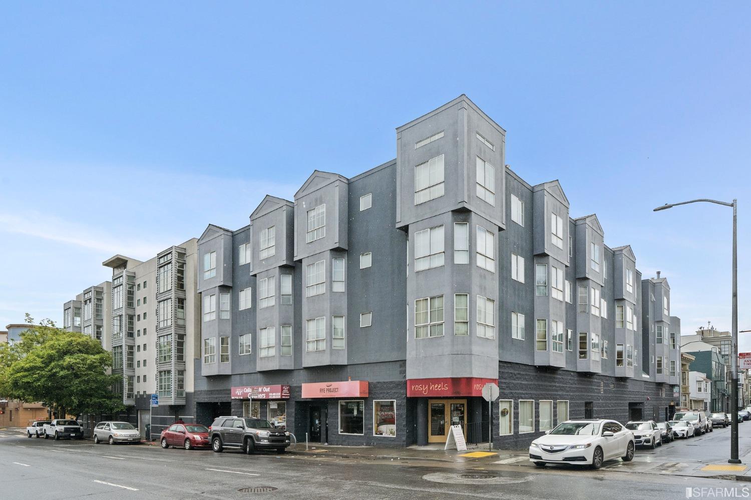 180 7th Street Unit: 208