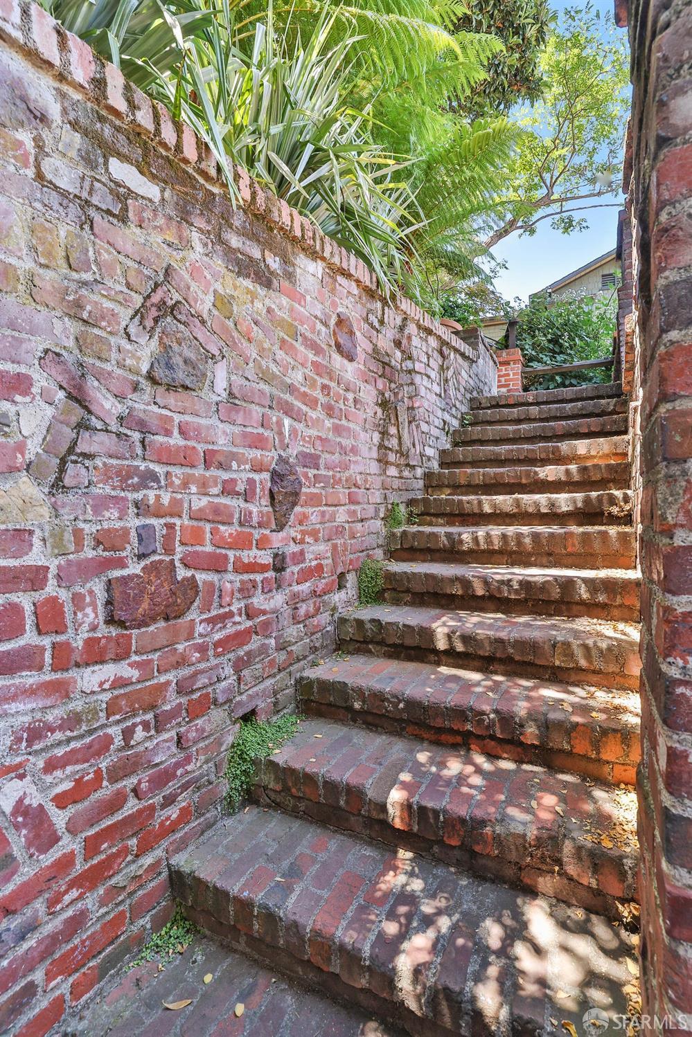1451 Montgomery Street # 4