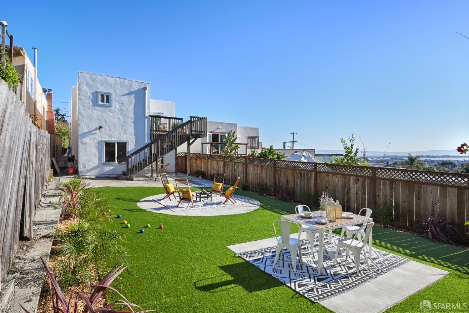 2555 Renwick Street