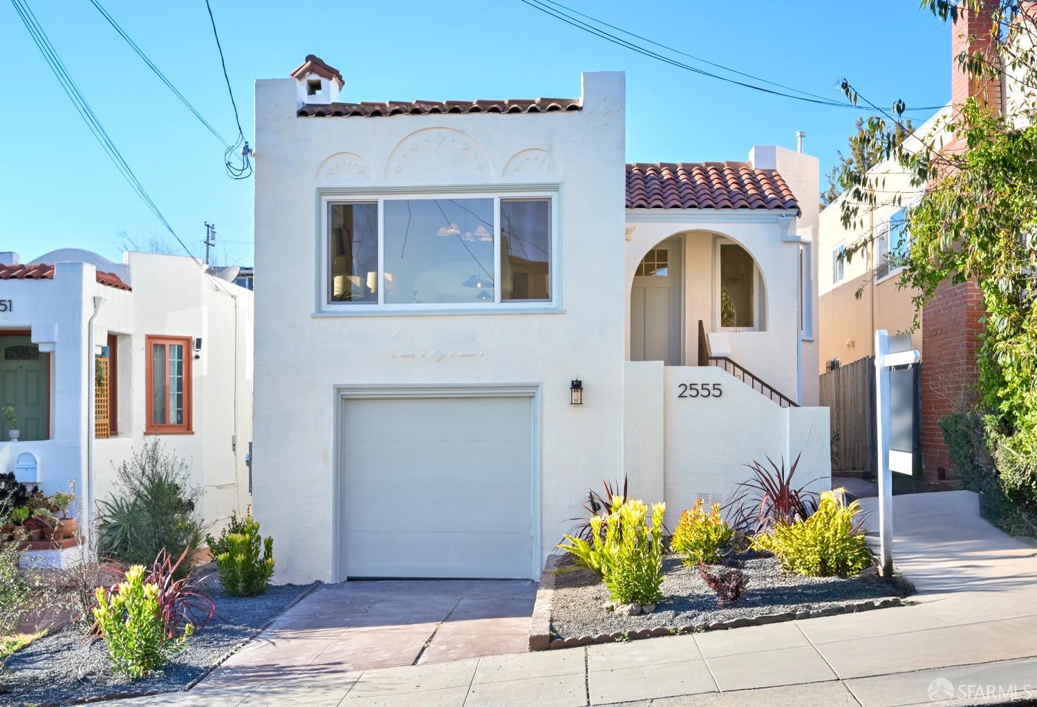 2555 Renwick Street