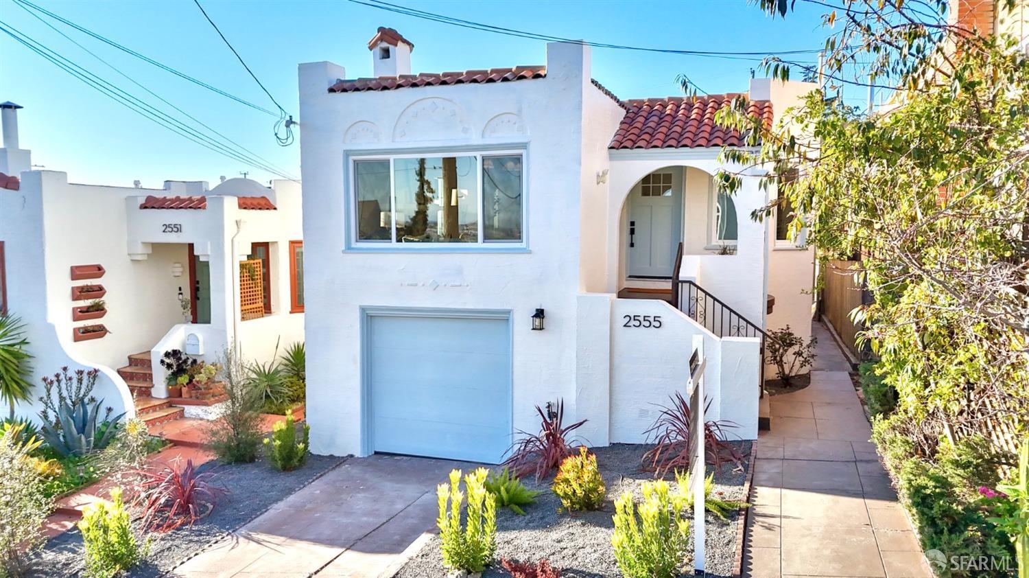 2555 Renwick Street