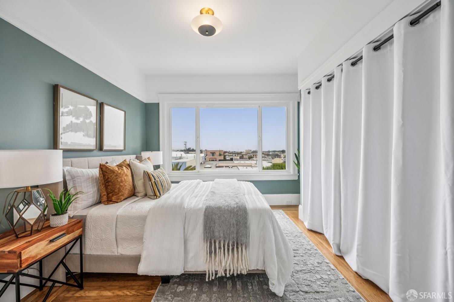 1371-1373 16th Avenue