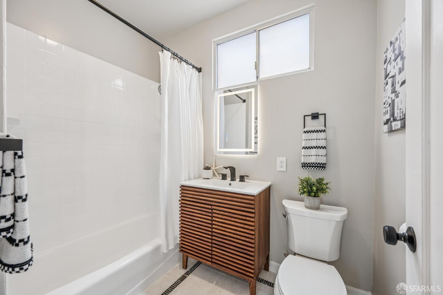 1371-1373 16th Avenue