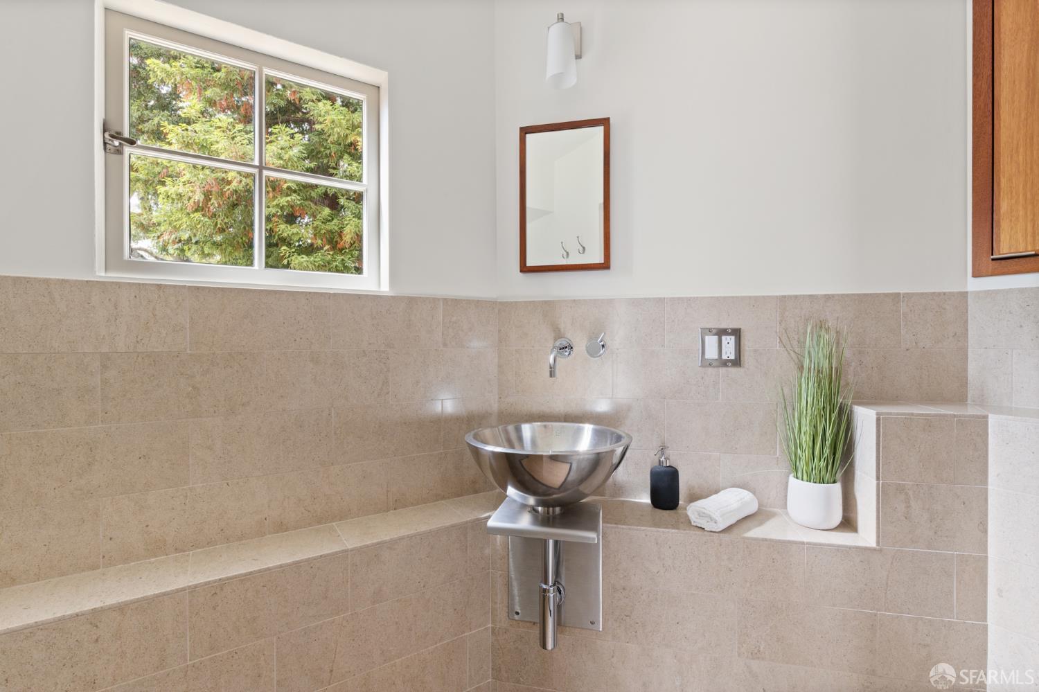 1842 Leimert Boulevard