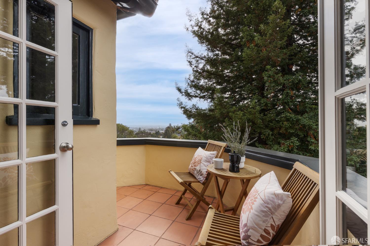 1842 Leimert Boulevard