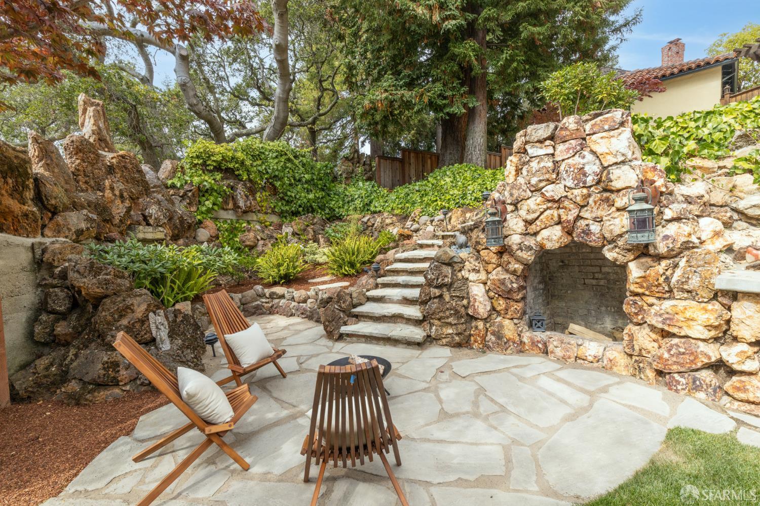 1842 Leimert Boulevard