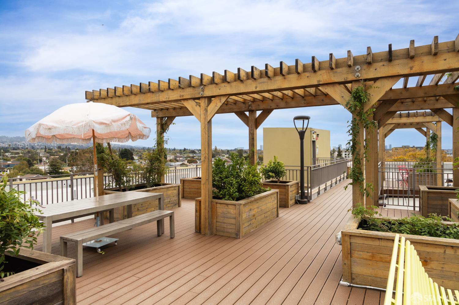 2747 San Pablo Avenue # 204