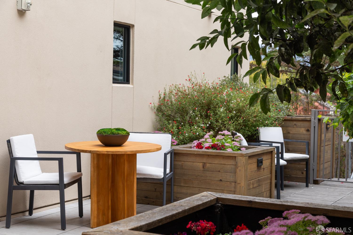 2747 San Pablo Avenue # 204