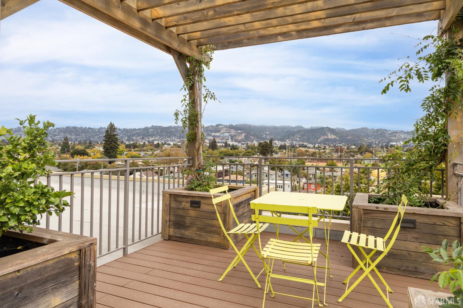 2747 San Pablo Avenue # 204