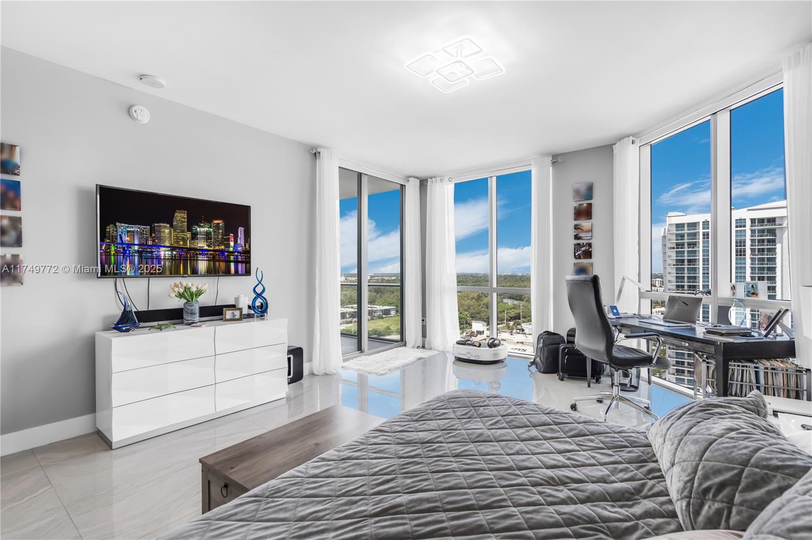17111 Biscayne Blvd # 2001