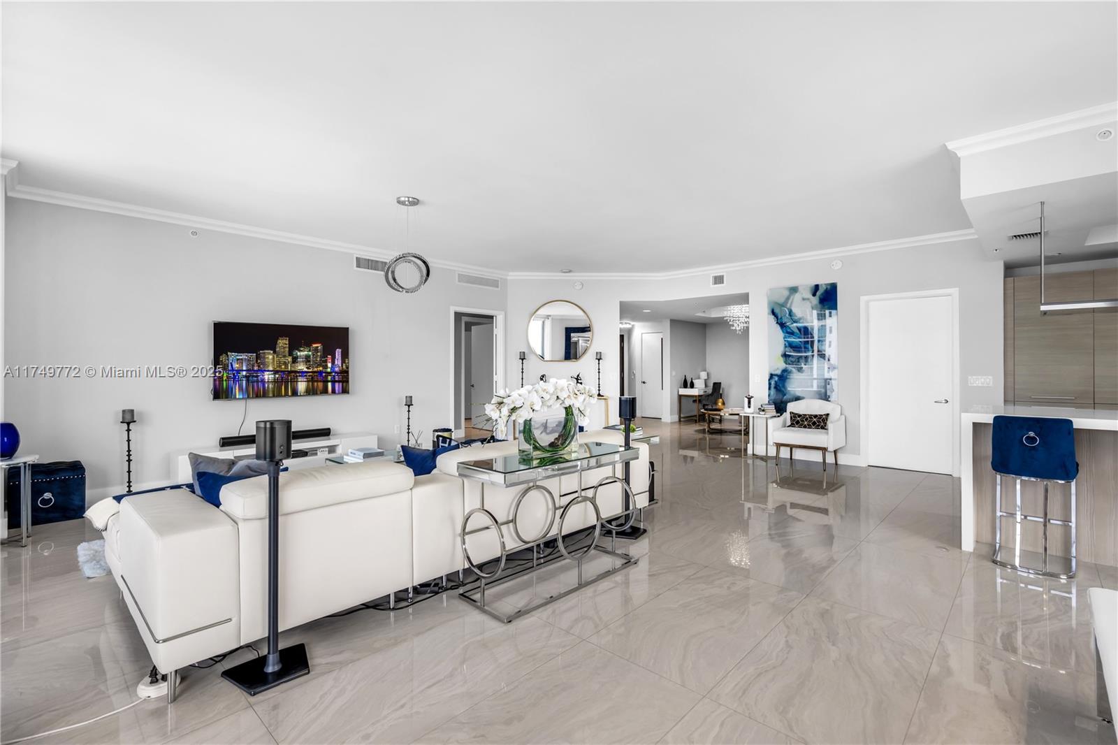 17111 Biscayne Blvd # 2001
