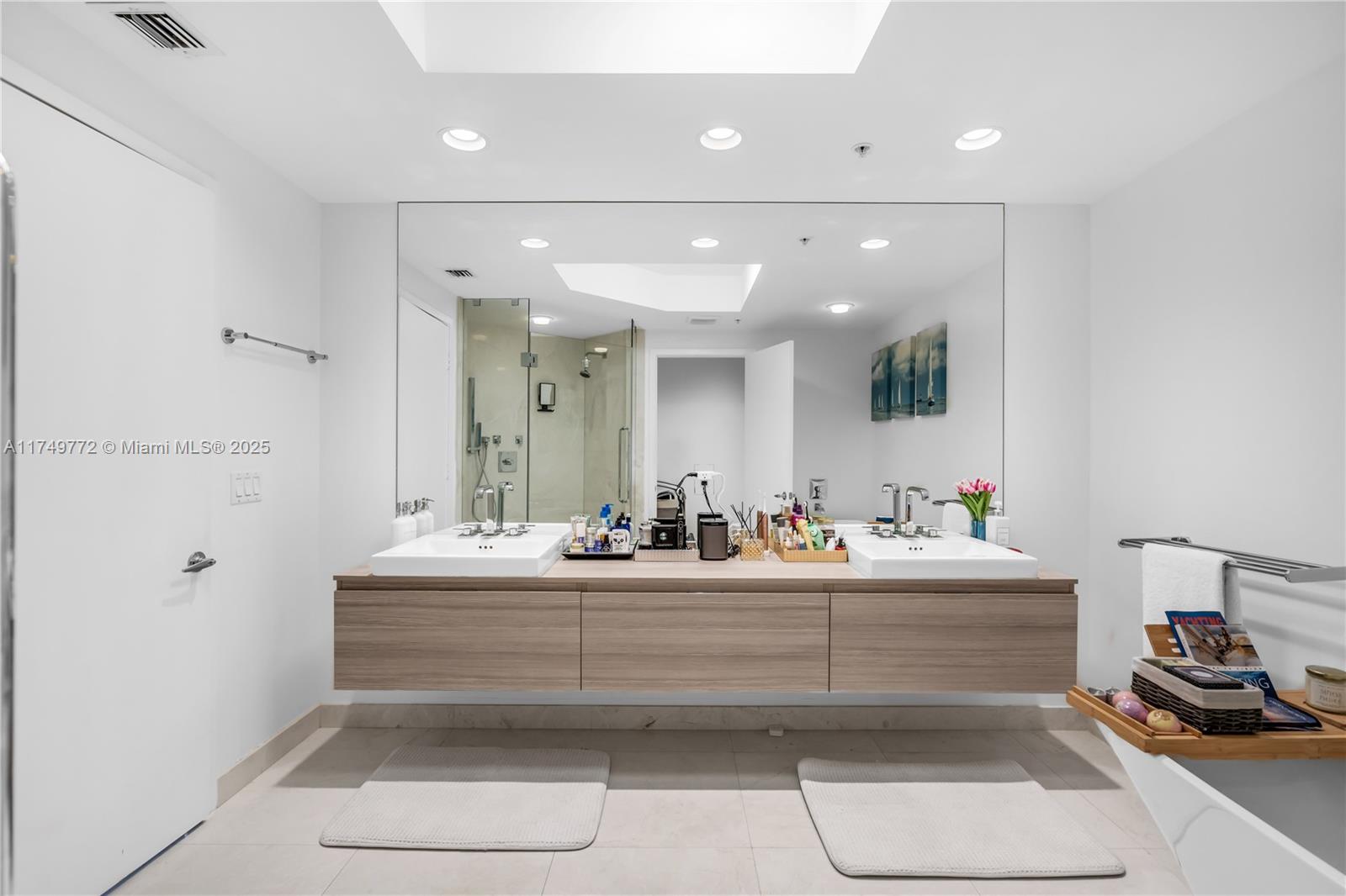 17111 Biscayne Blvd # 2001