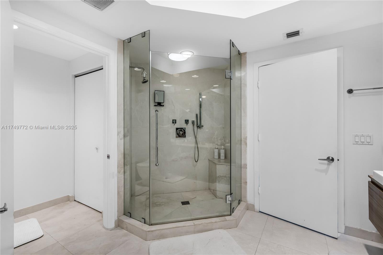 17111 Biscayne Blvd # 2001