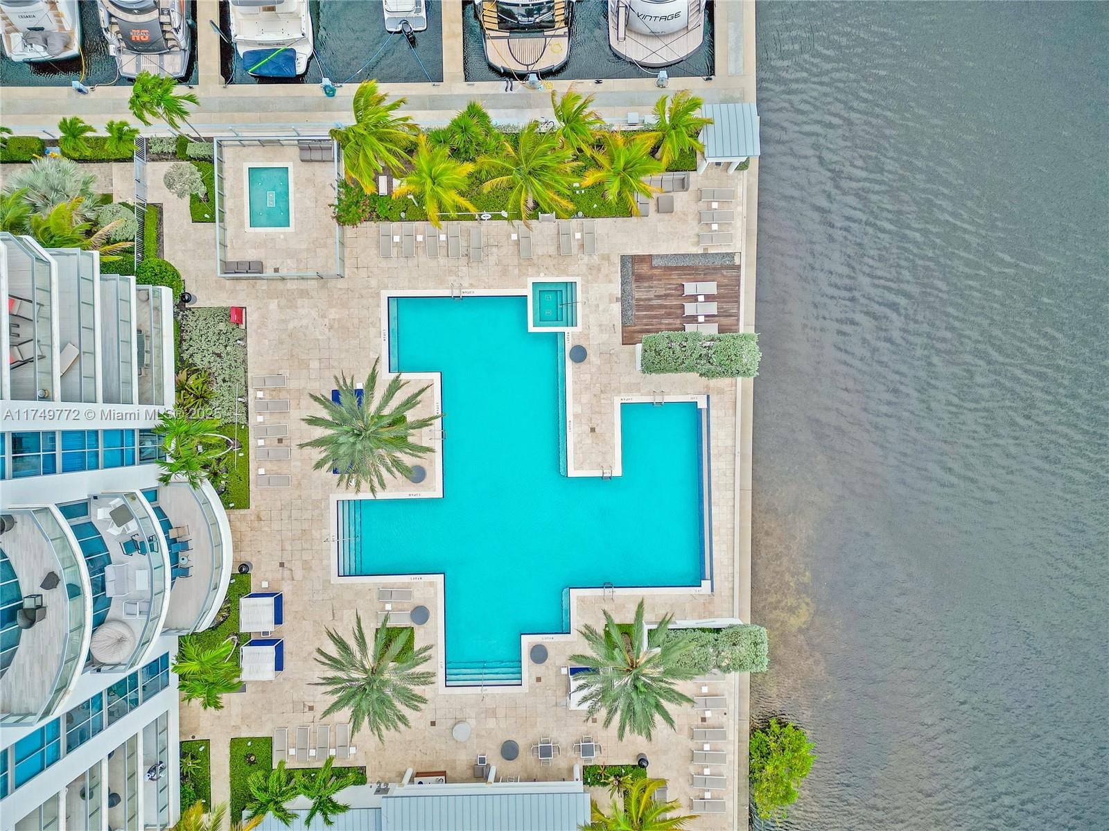 17111 Biscayne Blvd # 2001