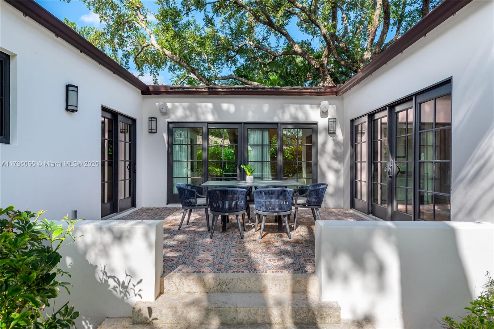 517 Cadagua Ave