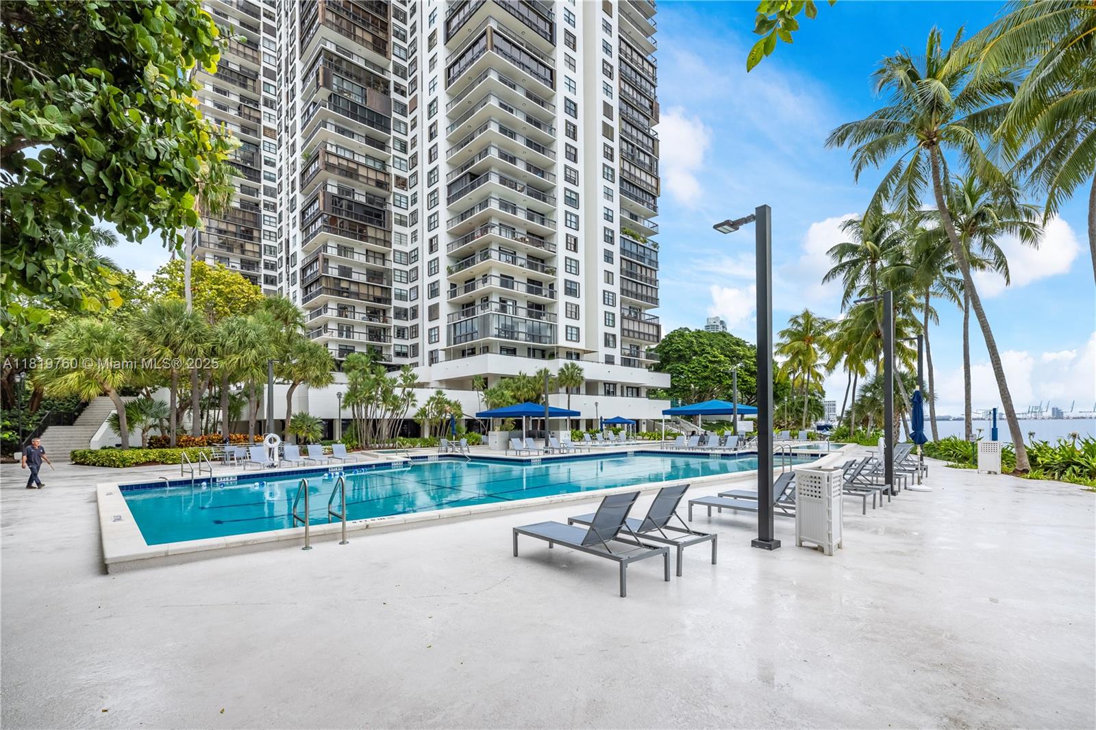 2333 Brickell Ave # 416