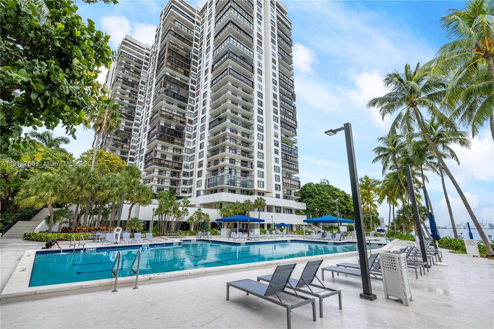2333 Brickell Ave # 416