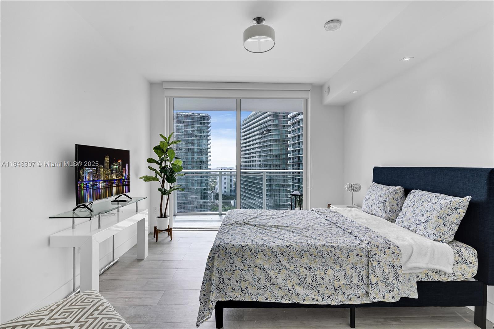 1080 Brickell Ave # 2601