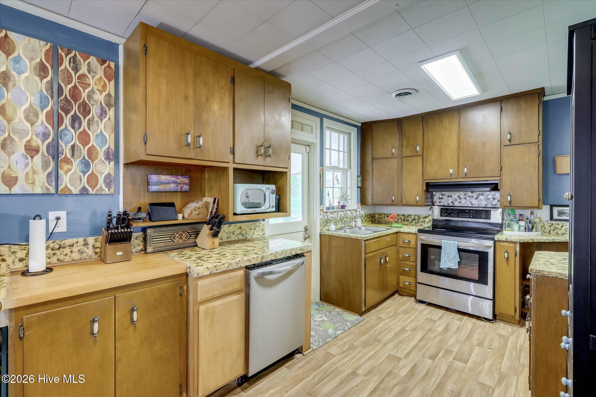 1002 Eustis Drive