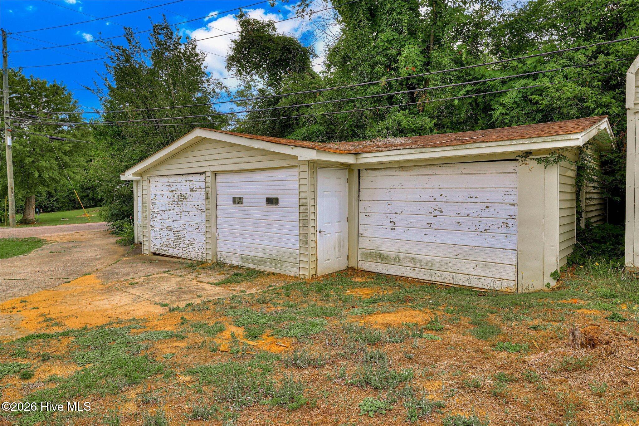 1002 Eustis Drive