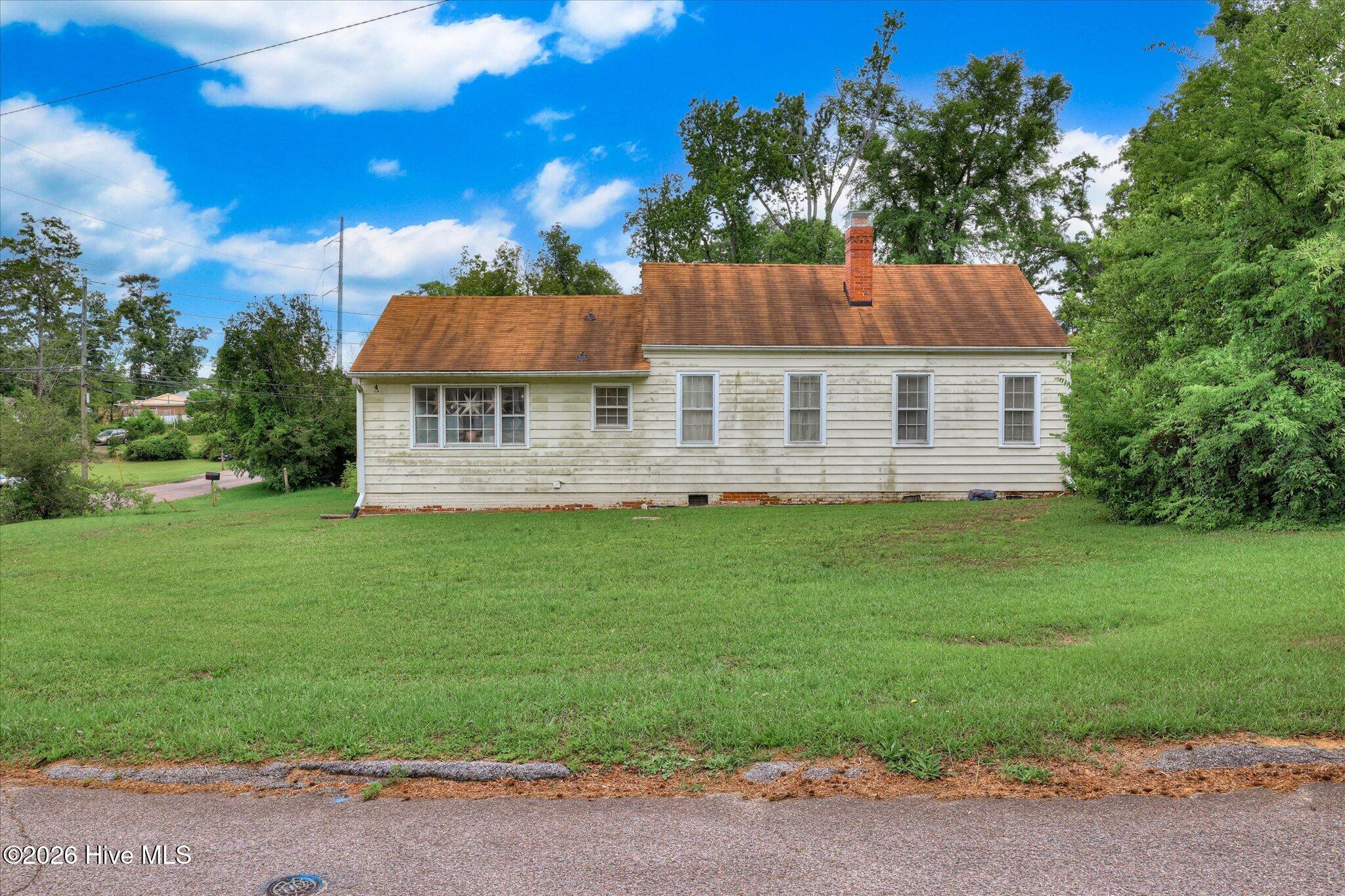 1002 Eustis Drive