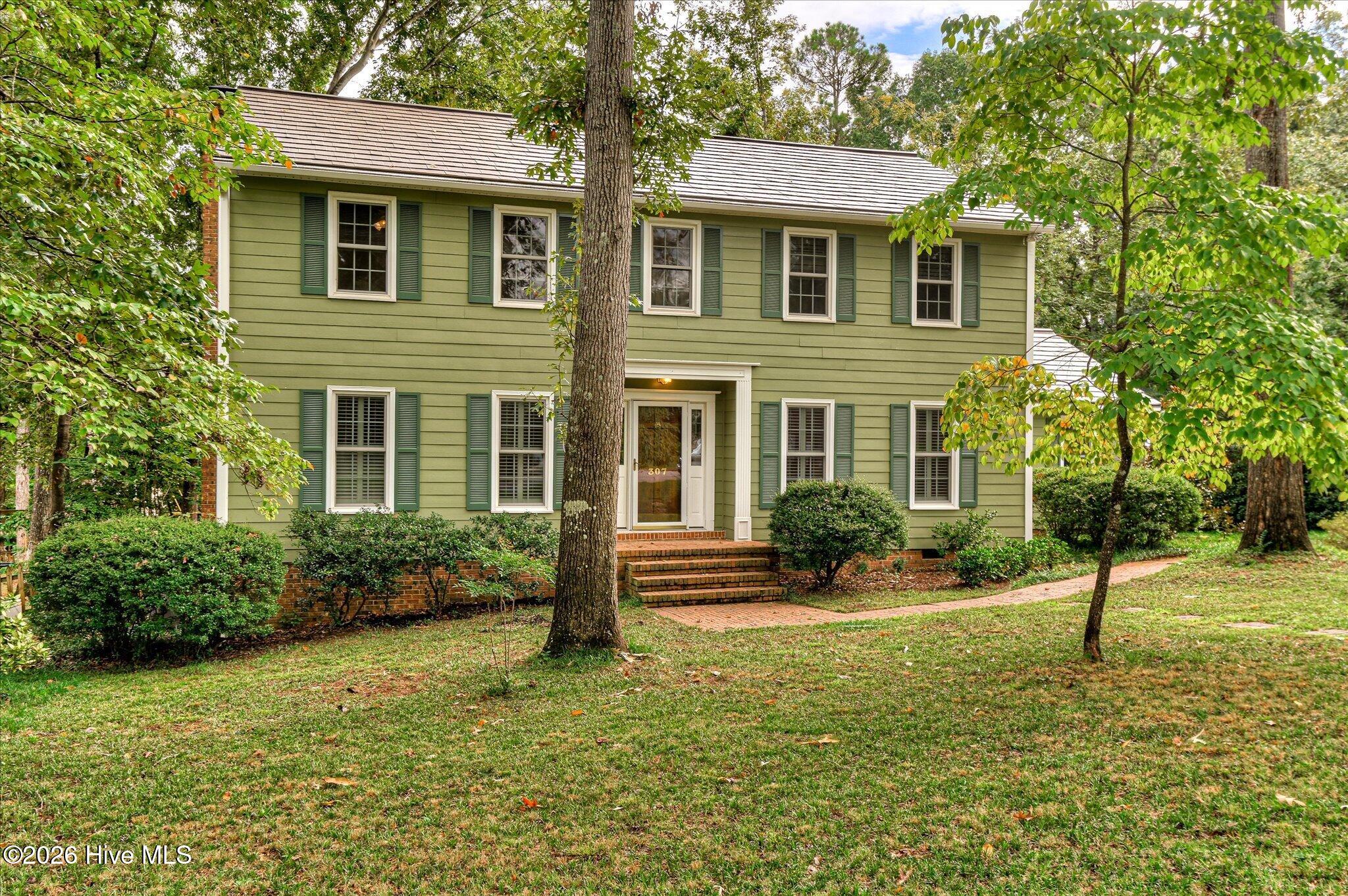 307 Wakefield Lane N