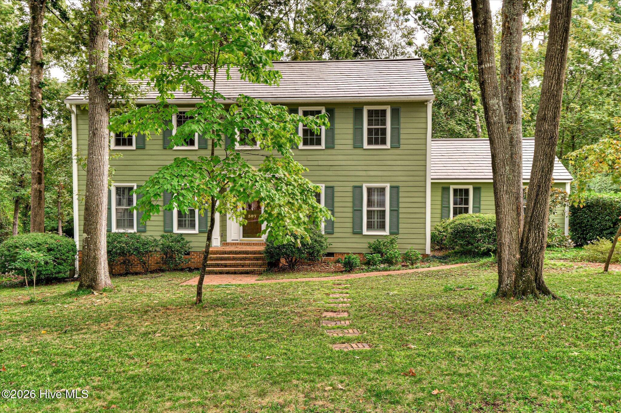 307 Wakefield Lane N