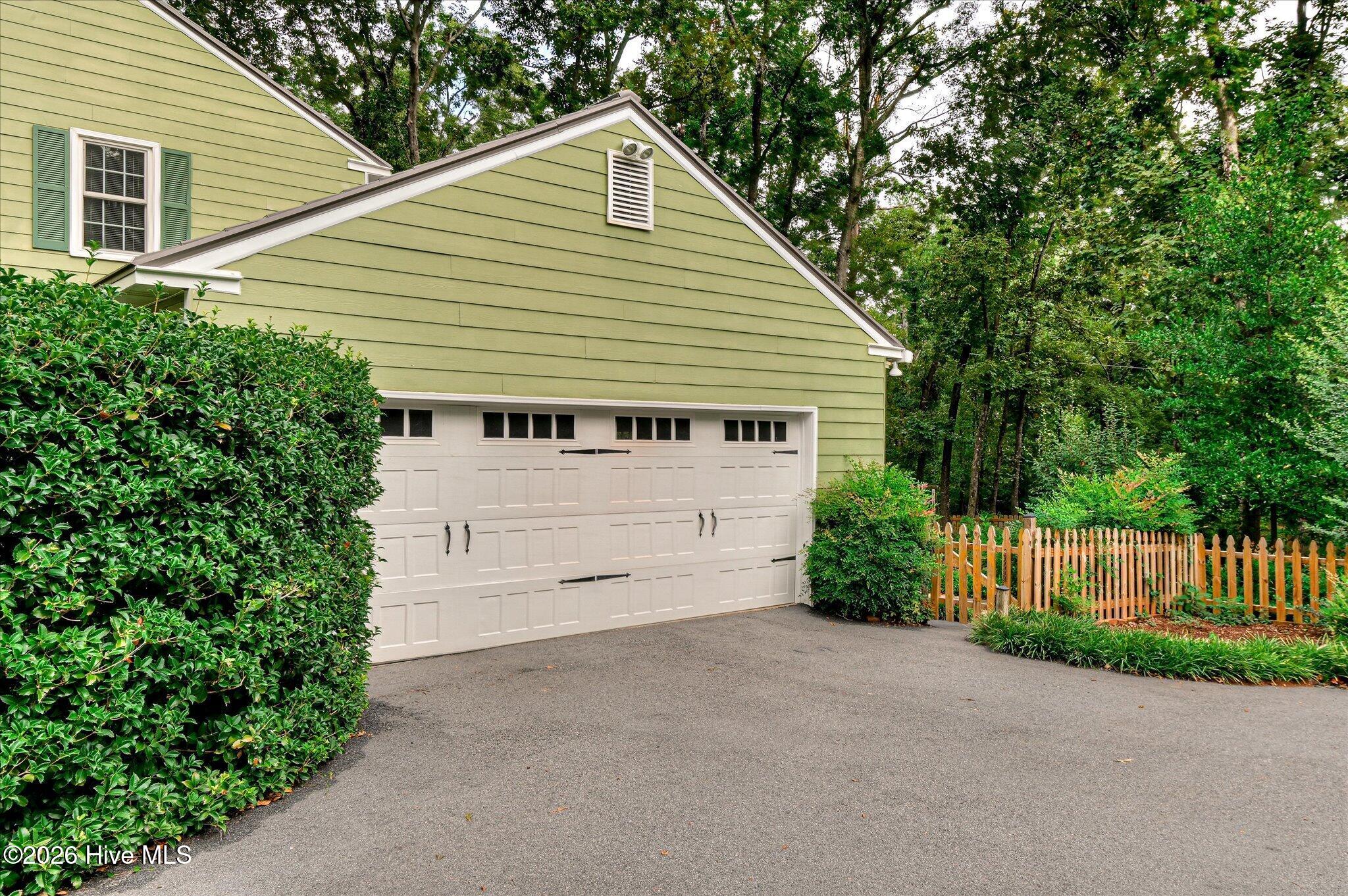 307 Wakefield Lane N