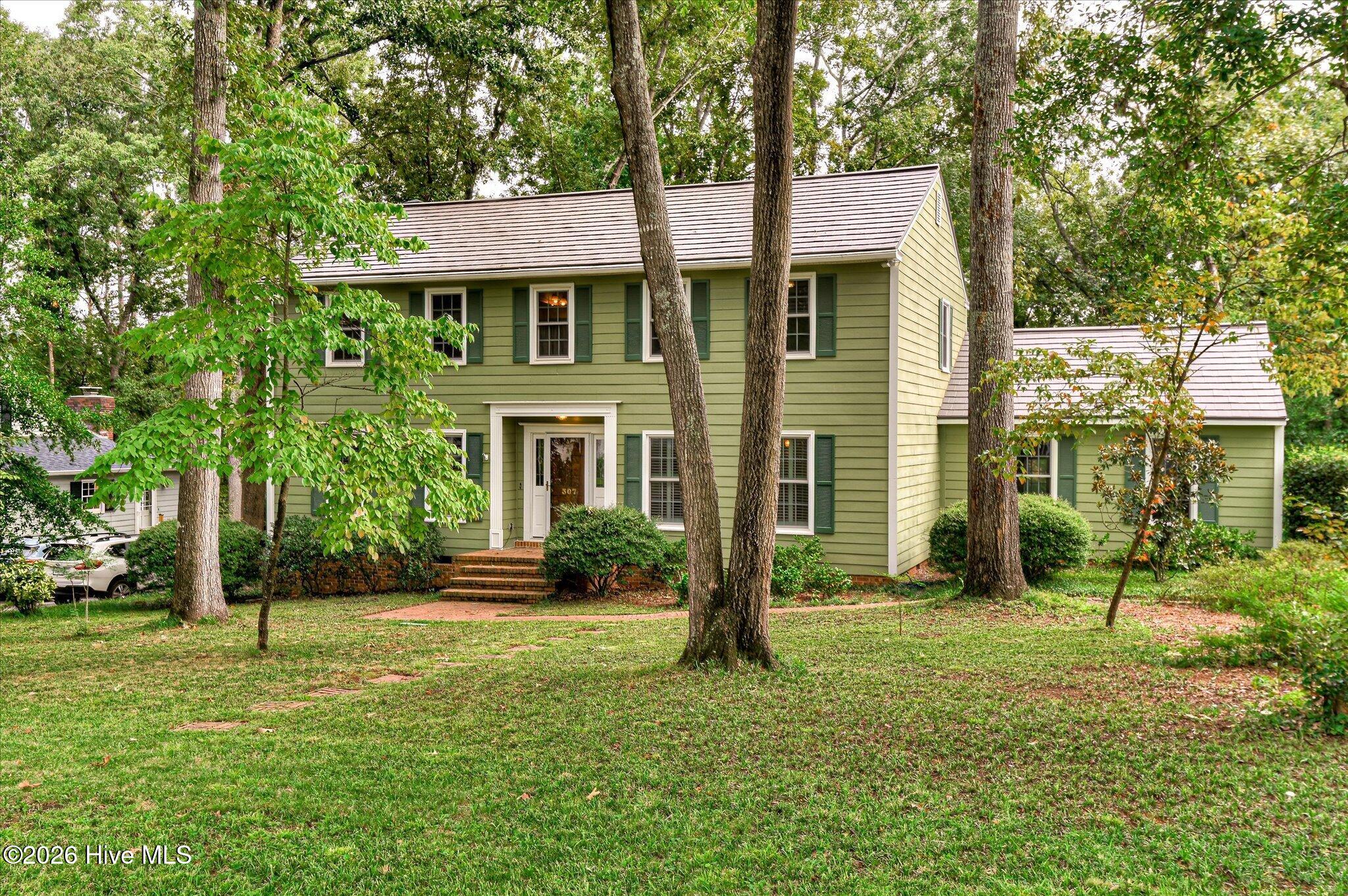 307 Wakefield Lane N