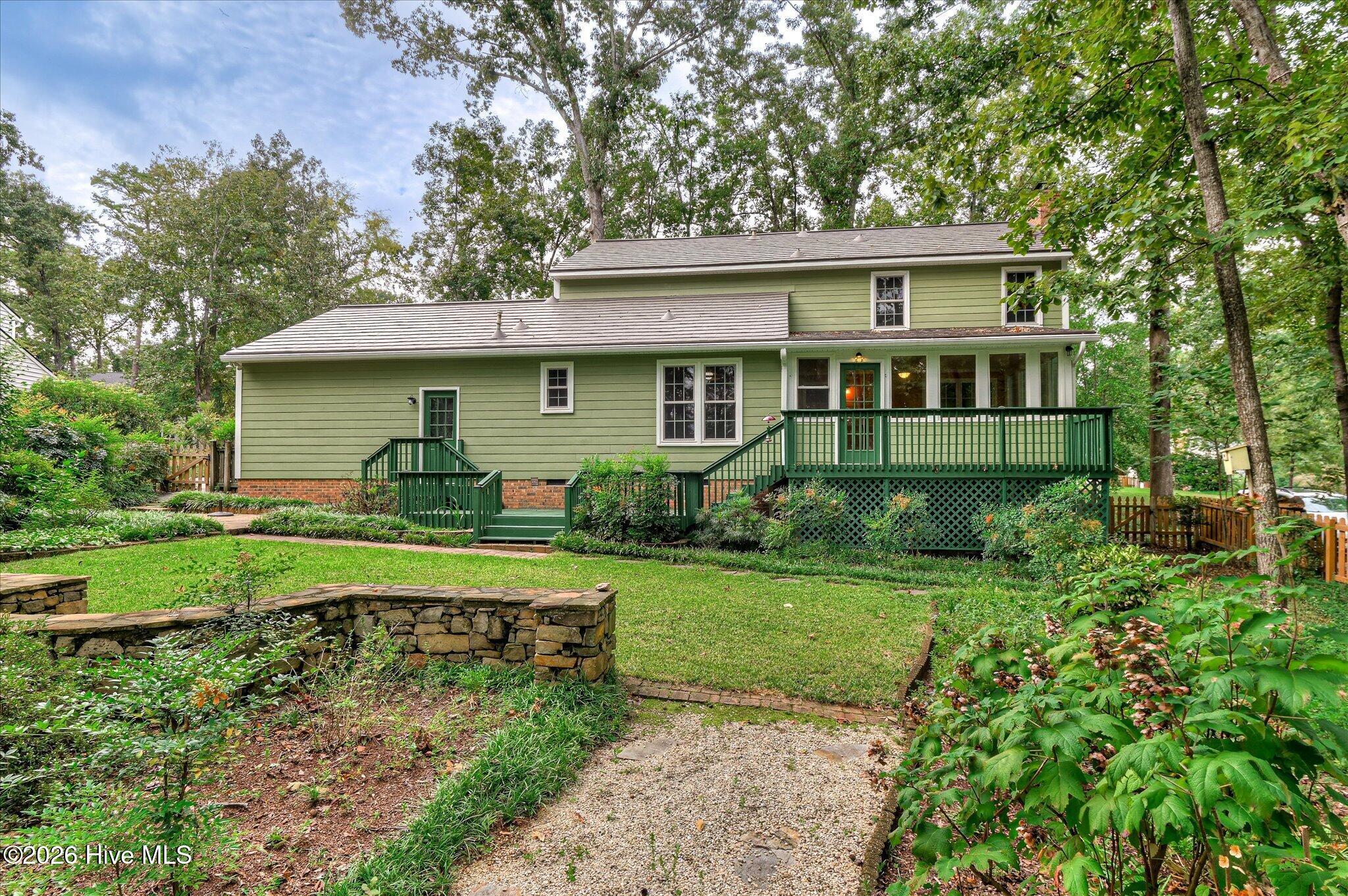 307 Wakefield Lane N