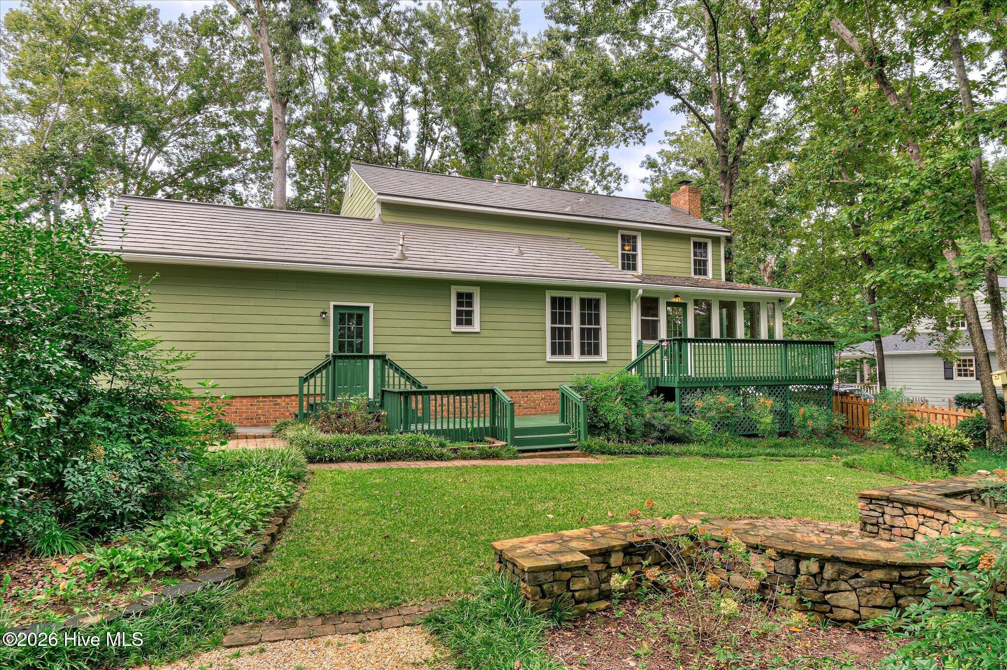 307 Wakefield Lane N