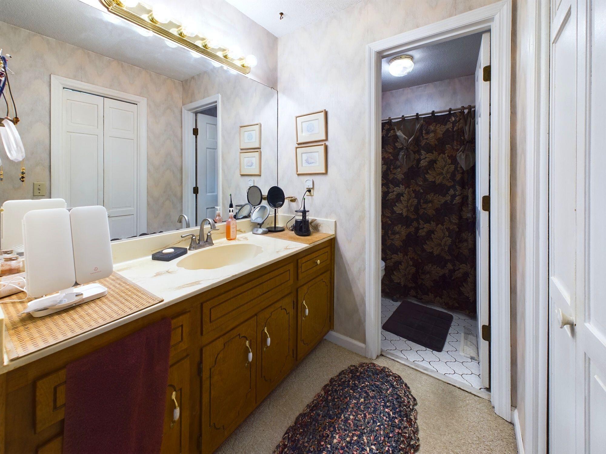 2440 Country Club Hills Drive