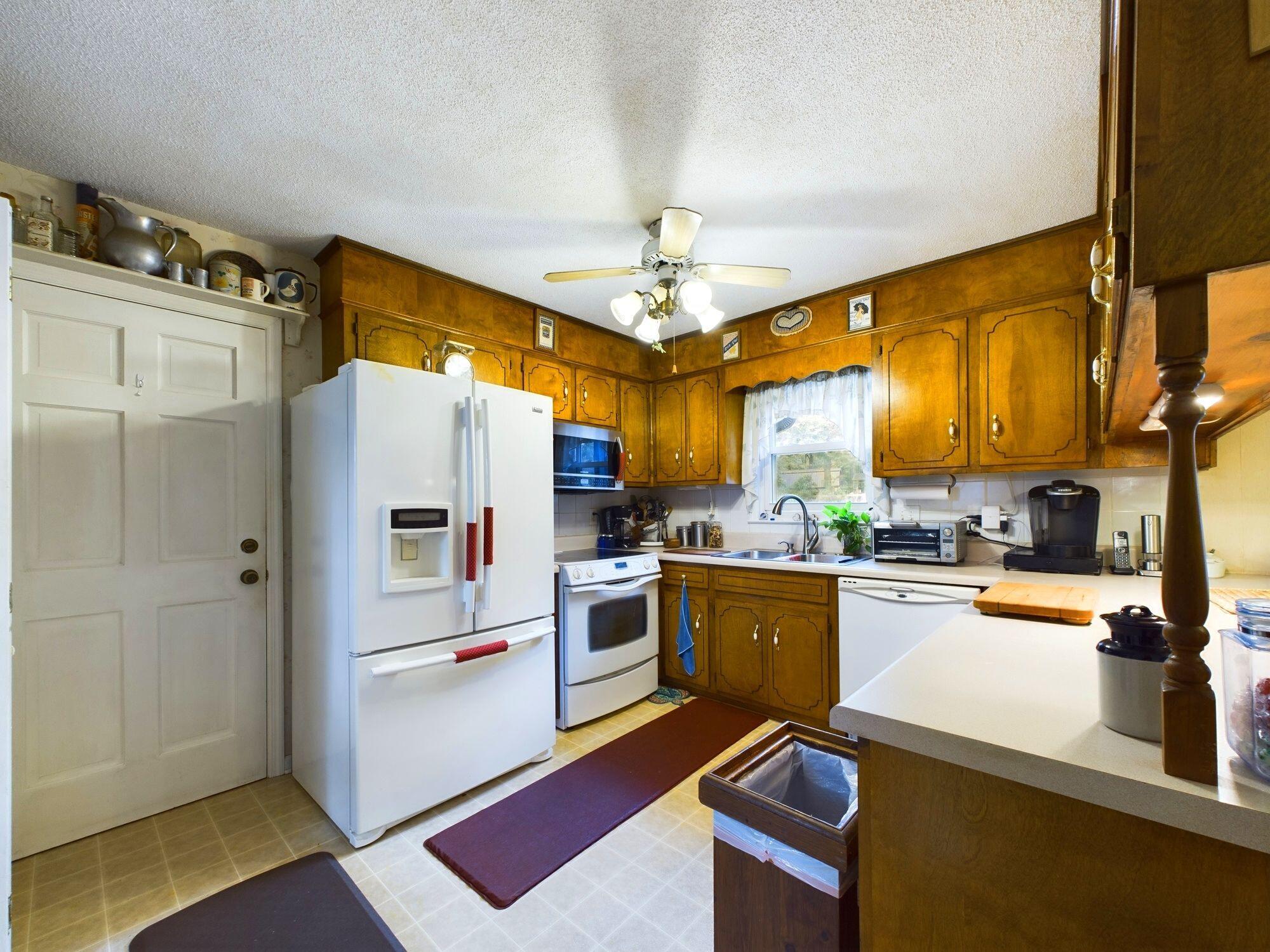 2440 Country Club Hills Drive