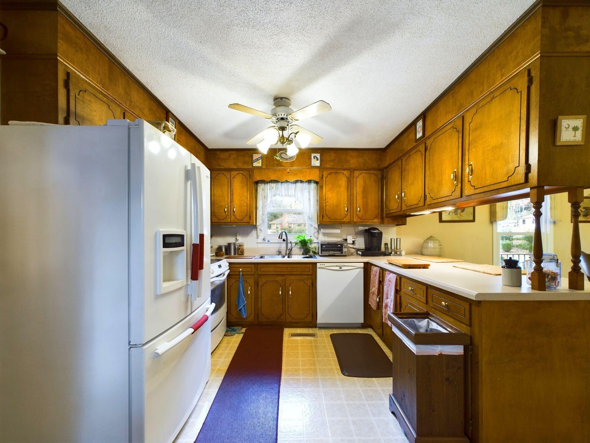 2440 Country Club Hills Drive