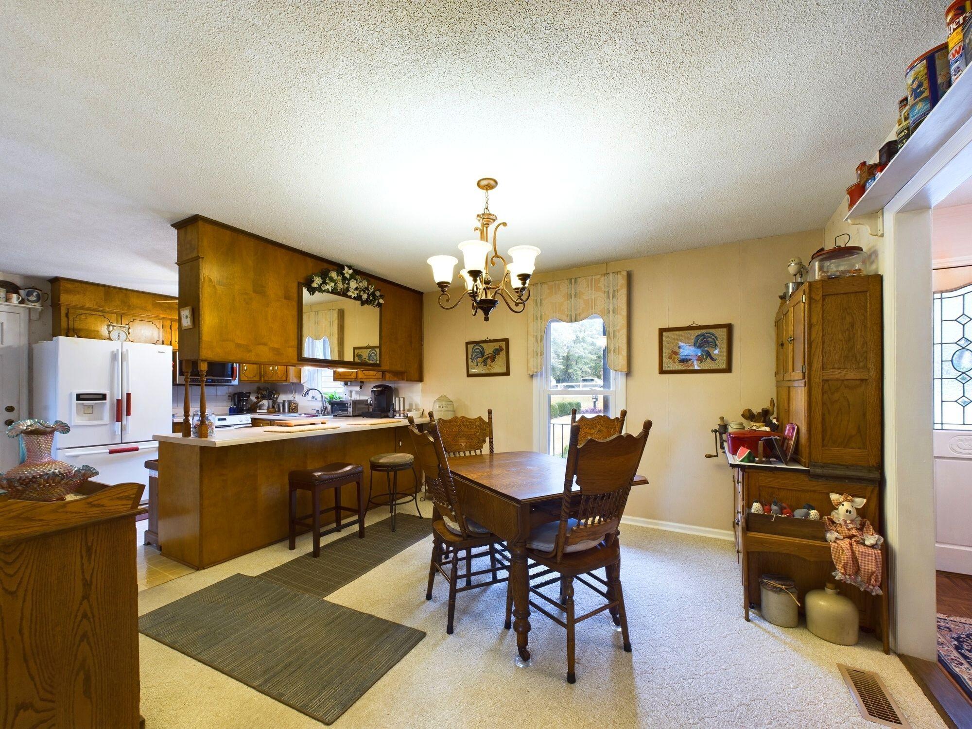 2440 Country Club Hills Drive