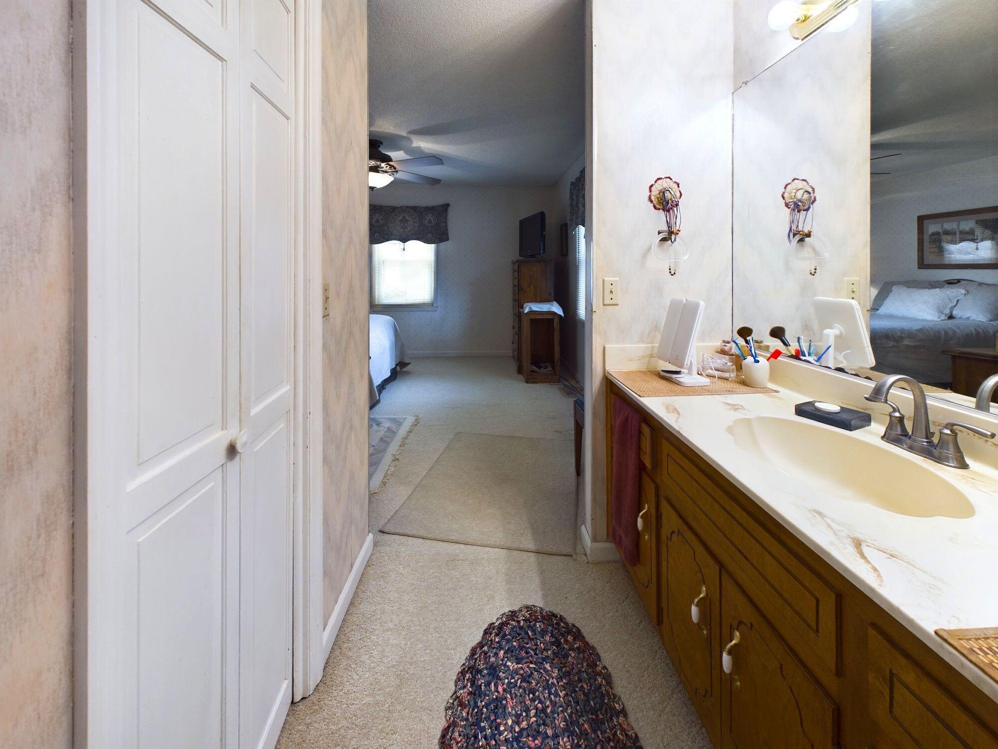 2440 Country Club Hills Drive