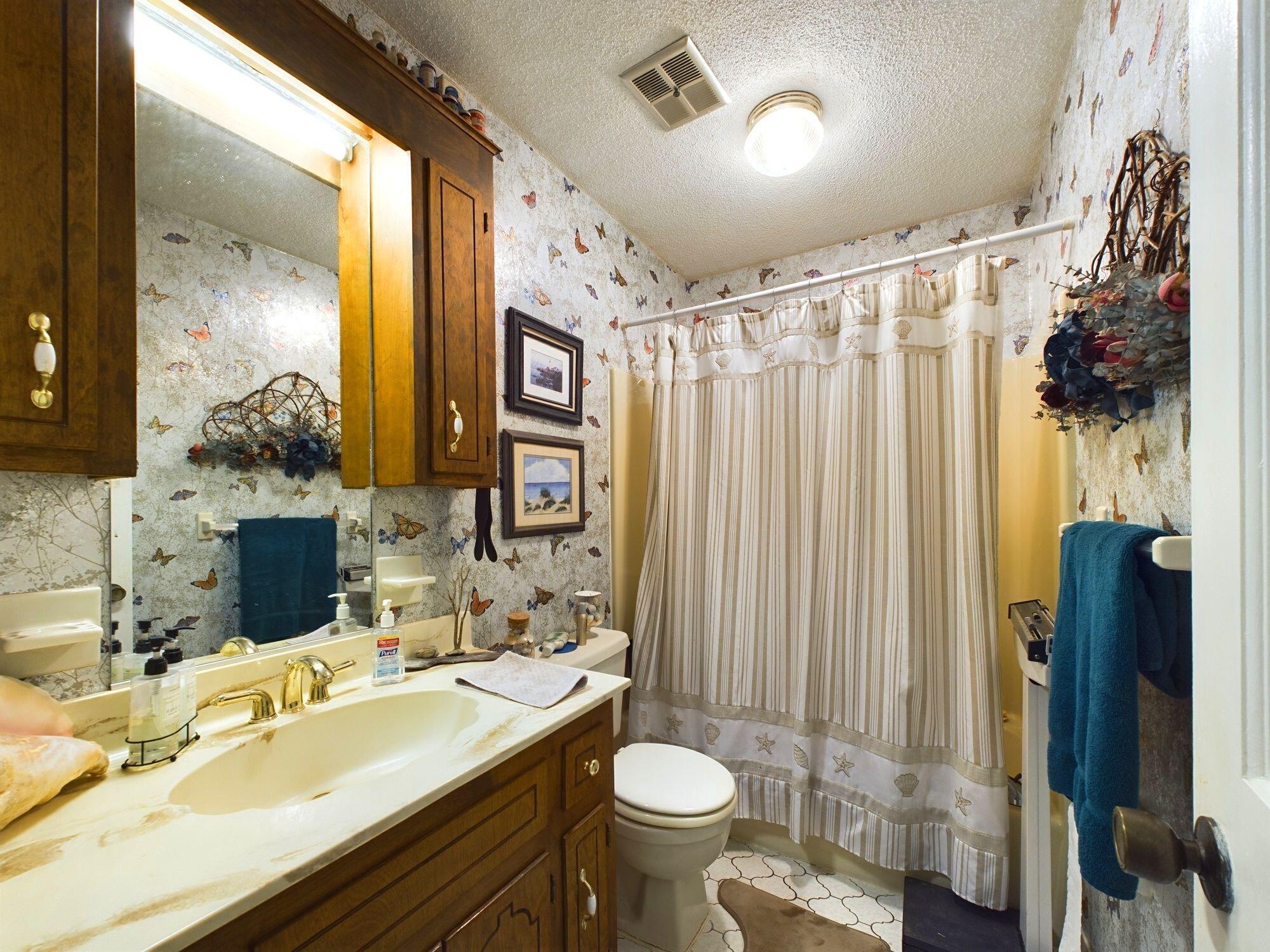 2440 Country Club Hills Drive