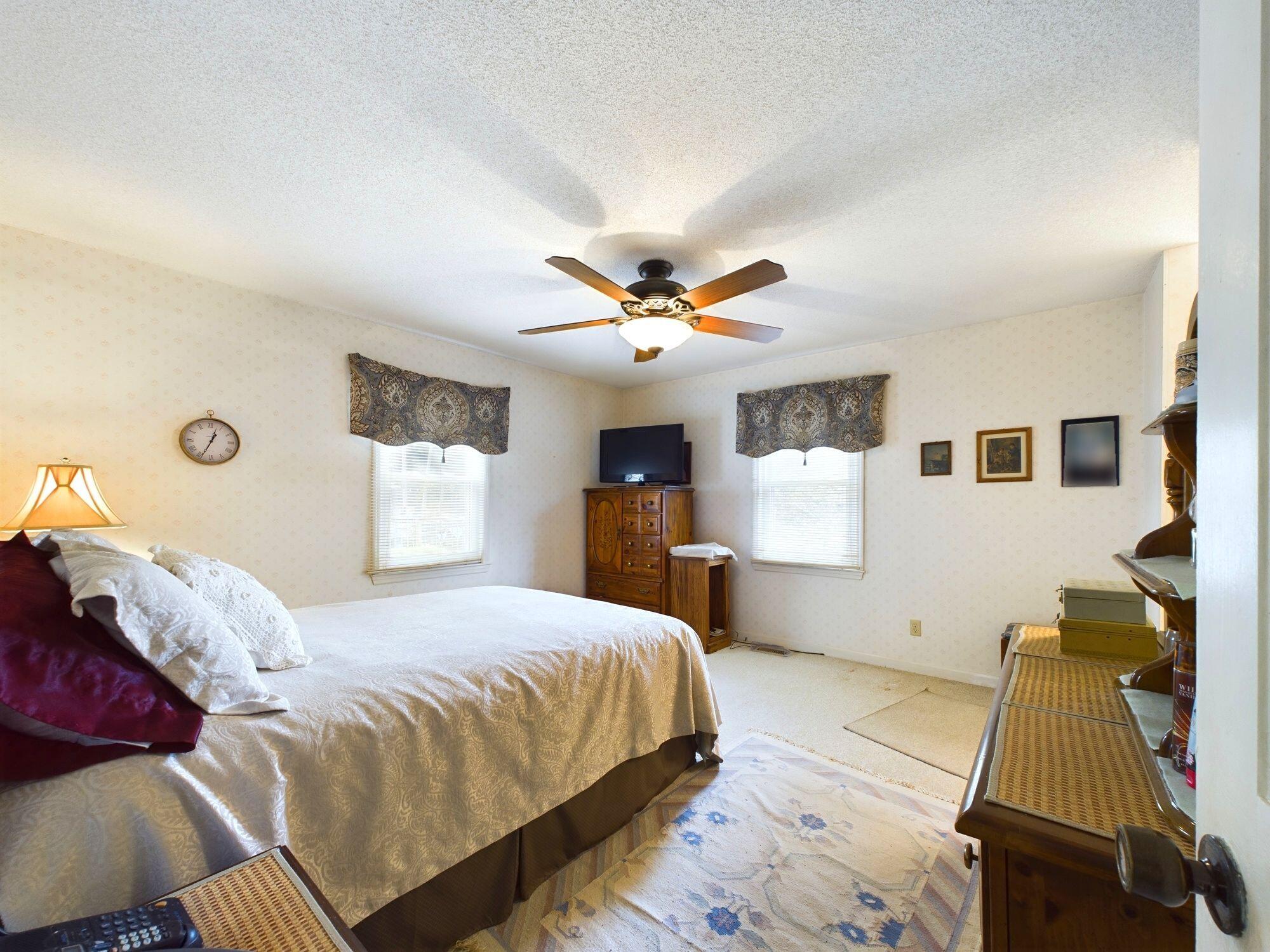 2440 Country Club Hills Drive