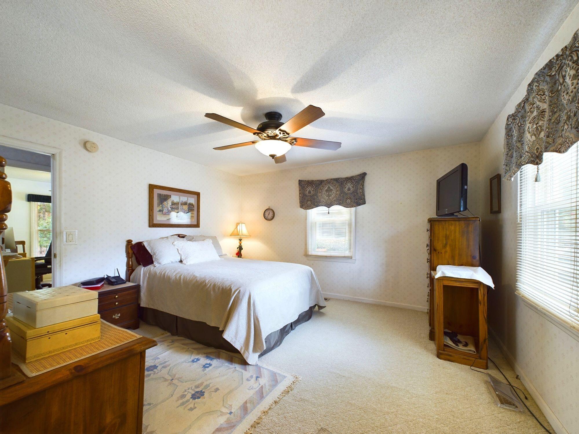 2440 Country Club Hills Drive