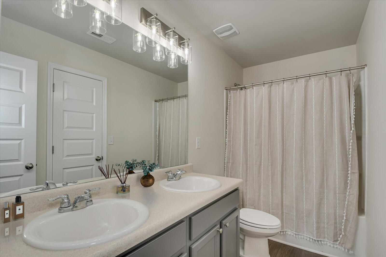 3025 White Gate Loop