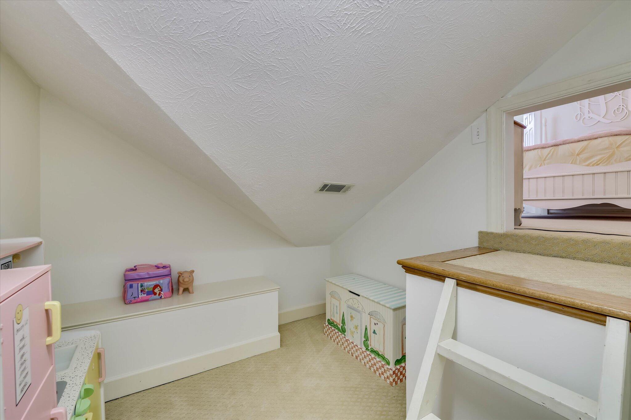 100 Yellow Pine Road