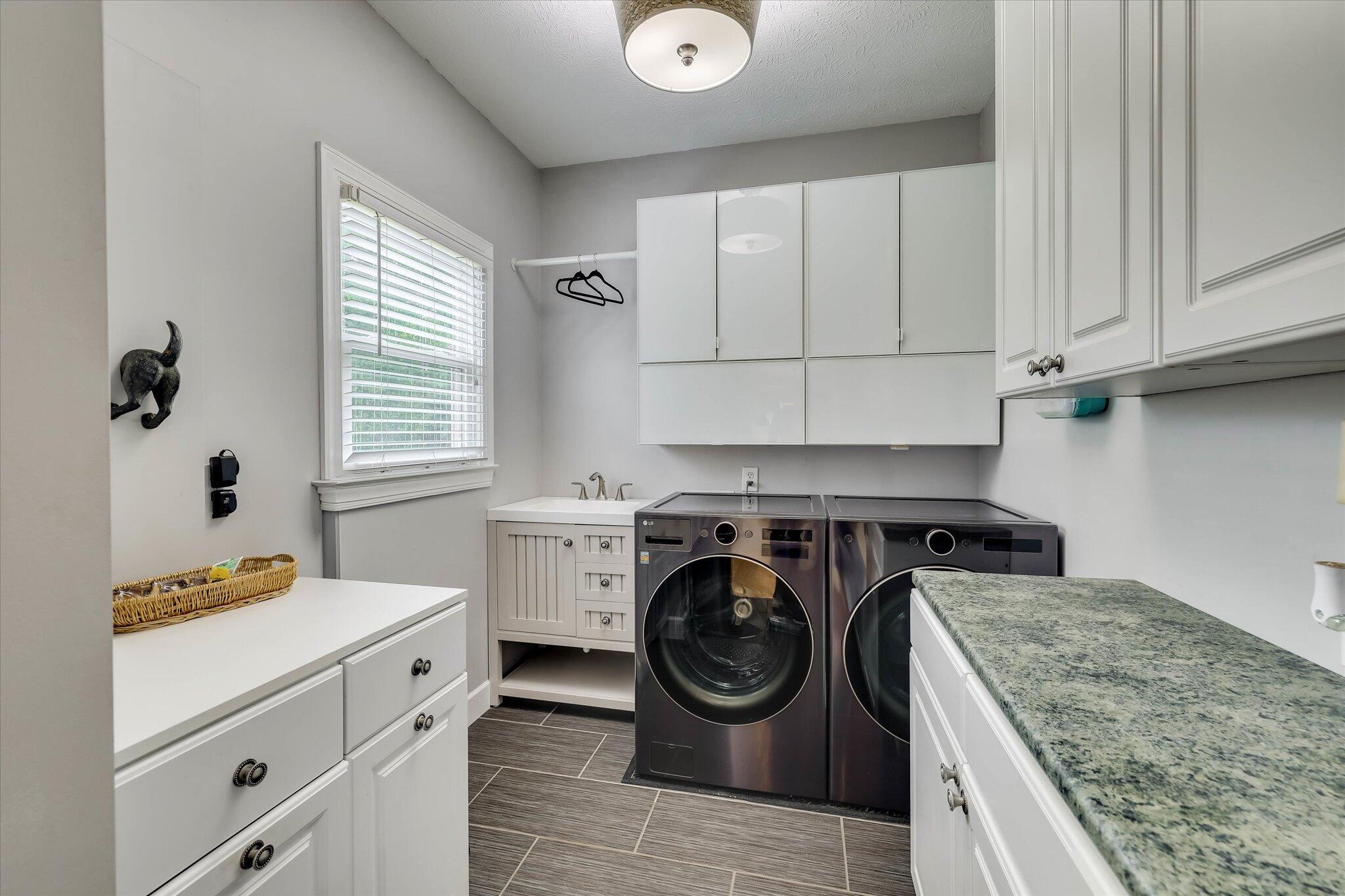 100 Yellow Pine Road